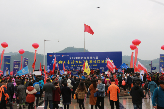 “稻花(huā)香活力杯”冬季長(cháng)江搶渡賽暨冬渡長(cháng)江活動火(huǒ)熱(rè)舉行(xíng)